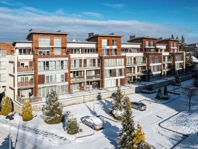 Zeta Park, Sun & Snow