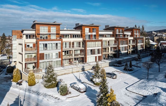 Zeta Park, Sun & Snow