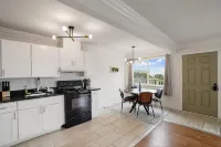 Tranquil 2BR with Coastal and Mountain Views Hotel a Pacifica