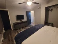 Charming 3 Bedroom House with Firepit in West Omaha Hotels near Habitat for Humanity ReStore