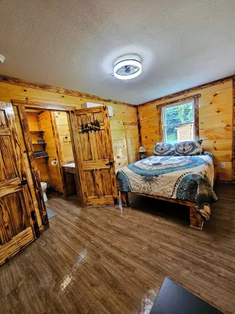 NEW PARADISE RETREAT - Hatfield Mccoy Trails - Rent 1-3 Cabins, Sleep up to 18