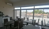 Square Hotel - breakfast