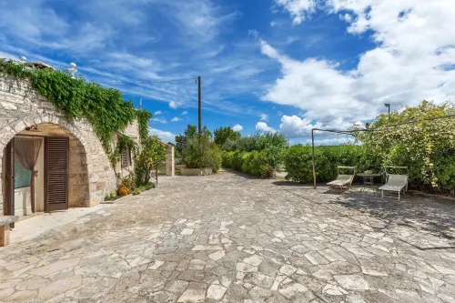 2402 Trullo Ventura by Perle di Puglia