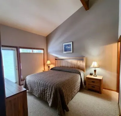 Holiday Getaway! Mtn-Top Condo, Sleeps 8 - Pool, Hot Tub & Balcony! Dec28-Jan4 Hotels near Big Sky Resort