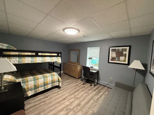 Charming 3-bedroom apartment with AC, WiFi in delightful Presque Isle Hotels in Presque Isle