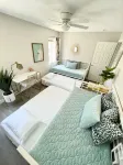 -NEW-Eclectic house Palm Springs-San Jacinto Mtn views, saltwater pool- sleeps 8 Các khách sạn gần Forever Marilyn