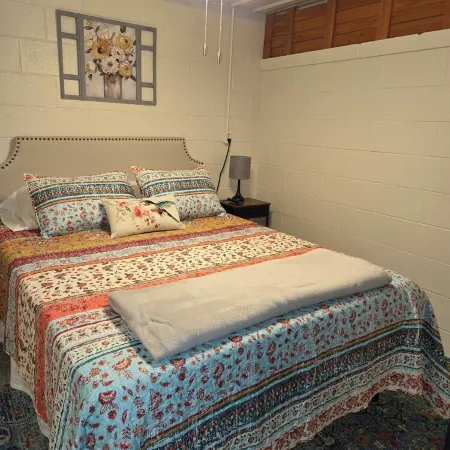 The Riverside Cottage... Charming  2-bedroom cottage on the Mohican River