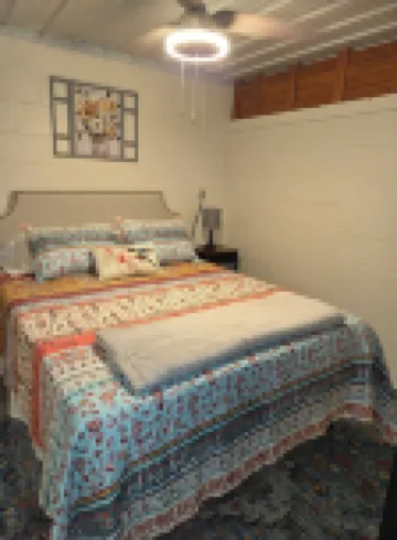 The Riverside Cottage... Charming  2-bedroom cottage on the Mohican River