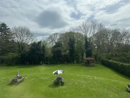 East Ayton Lodge Hotel, Scarborough Отели в г. Эбберстон энд Йедингем