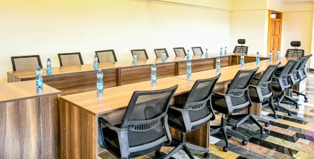 Ambrosia Hotel Отели рядом с достопримечательностью «Lakes NAIVASHA - Crescent Island»