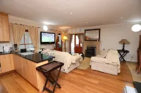 LeBonheur Hotels in Constantia