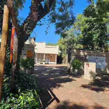 Birchway's Backpackers Hotel Exterior