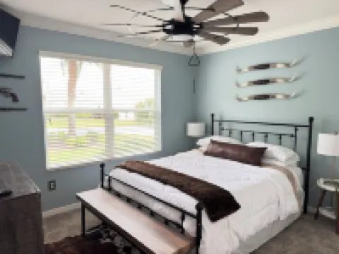 TikiTiki Lake Sumter, private pool, hot tub, game room, outdoor kitchen&tiki bar