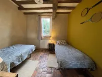 Bernard's self-catering cottage in the heart of the Perche! Hotels in Eperrais
