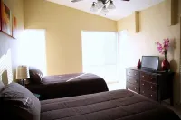2 bedroom/2 bathroom condo Hotels near Tuesdays