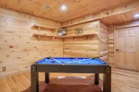 Bear Pines charming 3 bdrm cabin, Hot Tub, WiFi, in scenic South Bloomingville - homestay