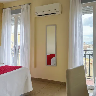 Hostal Sonia Granada Các khách sạn gần Tu viện Cartuja