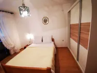 Apartment NJIVICE with Wi-Fi, sea view, air conditioning, 200m from the sea Hotels in Njivice