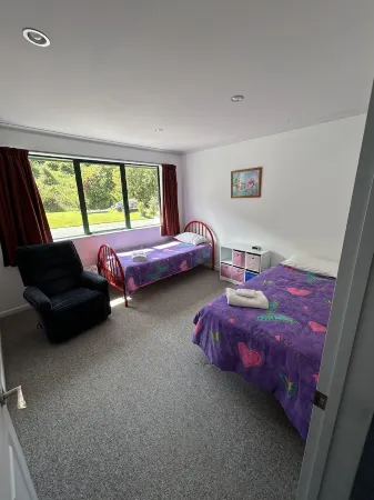 Stunning views of the Tasman Sea Отели рядом с достопримечательностью «Southern Breakwater Viewing Platform»