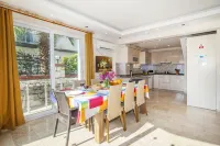 500m to beach, pool table, table tennis very private villa.