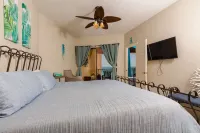 TRUE BEACH FRONT PARADISE, FREE SUNSETS!, YOU'LL LOVE IT FOREVER... Hotels in 