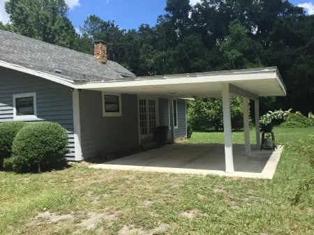 Farm/Woods Stay, 3 Miles from Live Oak