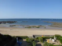 3 room apartment with direct access to Bonne Source beach