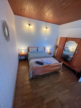 Le Clos gîte, a pleasant place to live just 3 minutes from the heart of Saint-Émilion. Отели в г. Сен-Сюлпис-де-Фалеран