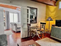 Downtown Sarasota Apartment in Historic Burns Square, South Side Walkable