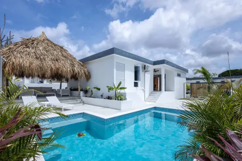 NEW Tropical Getaway With BBQ Pool
