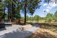 Sierra Pine Retreat w/Furnished Deck, BBQ & Outdoor Firepit
