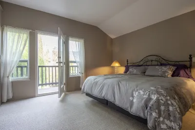 Large private suite with gorgeous views of wood lake on the Okanagan rail trail. Hotels near Kangaroo Creek Farm