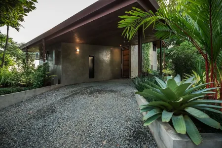 Encantada- Brand New Villa, Truly Spectacular with Mountain and Ocean Views