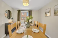 Spacious 5BRM Townhouse – Ideal for Contractors, Corporate Stays & Family Visits