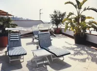 APARTMENT WITH TERRACE ON THE SEA