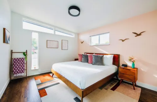 Olde Town 4Br with Hot Tub & Games, 20Min to Red Rocks and Downtown Denver