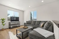 Clean 2 Bed Bungalow, Free Parking, Fast WiFi, Near GU