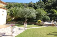 Beautiful house surrounded by an idyllic garden with salt water pool. Hotels in Calonge