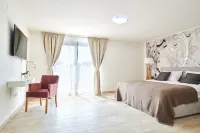 VILLA DOLCEA · Stylish villa with a private pool near Umag