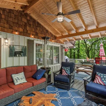 1 Level, 3 Master BRs,  4 BA,   Covered Porch!