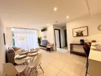 Prime Location 2 BDR Apt, Pool, GYM, ground floor, Walkable to Everything