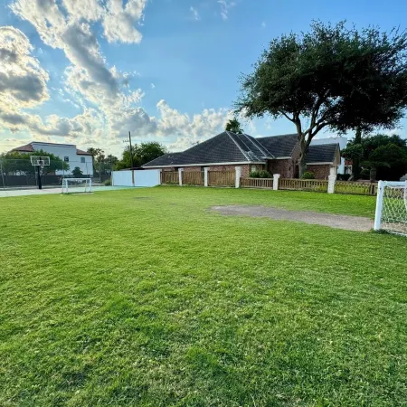 5 bed/4.5 bath family home with office space @ Cimarron. Excellent location!