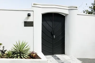 The Ampersand Garden Villa: Romantic, Artful Luxury โรงแรมใน