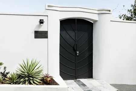 The Ampersand Garden Villa: Romantic, Artful Luxury Отели рядом с достопримечательностью «Форт Крисчен»