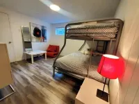 Peaceful Lakeside Bungalow on Lac à la Tortue Hotels in Shawinigan