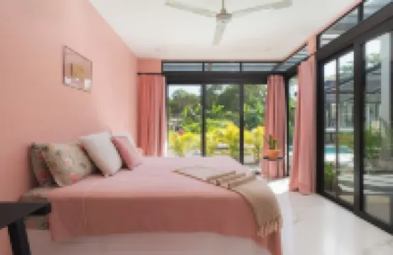 Luxury Villa with High-Speed Wi-Fi, Salt Water Pool, Fire Pit & Roof Terrace!!