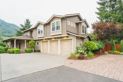 Poppyrosa Estate with mountain views minutes from Seattle, Bellevue, Sea-Tac