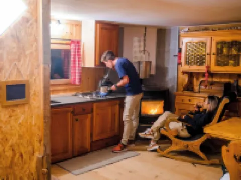 Mazot Douillet de Montagne Isolé en Pleine Nature en Autonomie D'énergie Hotels in Monthey