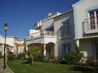 Deluxe Golf Townhouse Only 5 Mins To The Beach Hotels in Budens