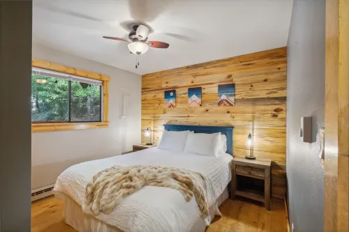 Hot Tub @ Hawkeye's Nest with Peek-A-Boo View